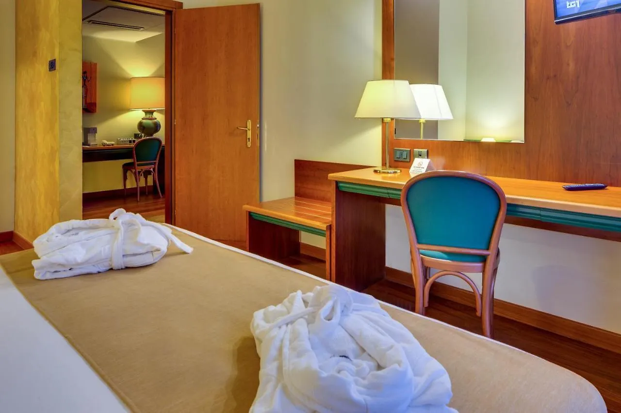 Hotel Raffaello Милан 4*,