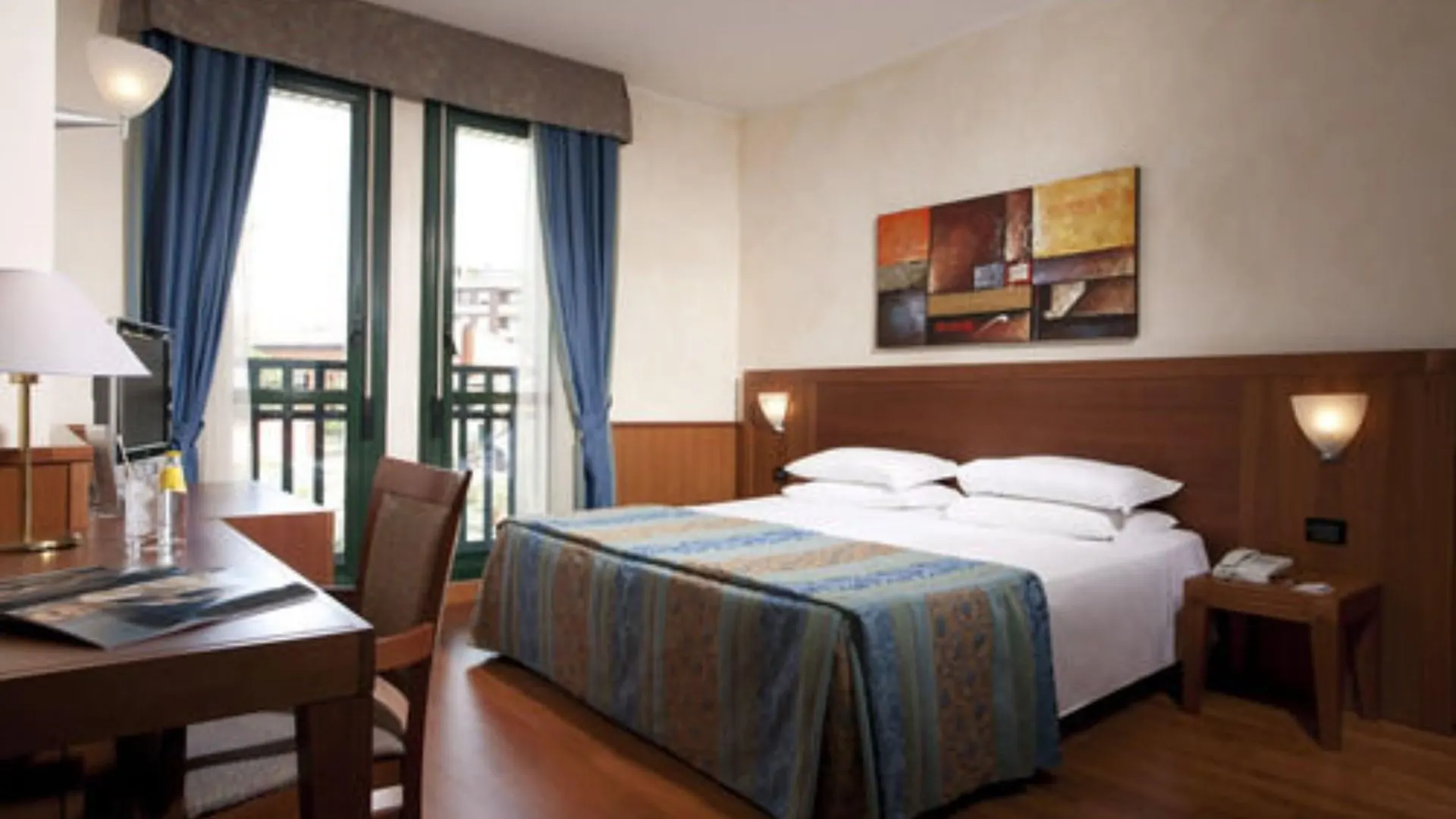 Hotel Raffaello Milan 4*,  Italy